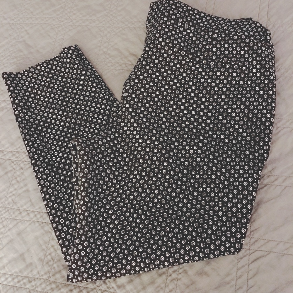 Old Navy Pixie Mid-Rise pants. Size 16